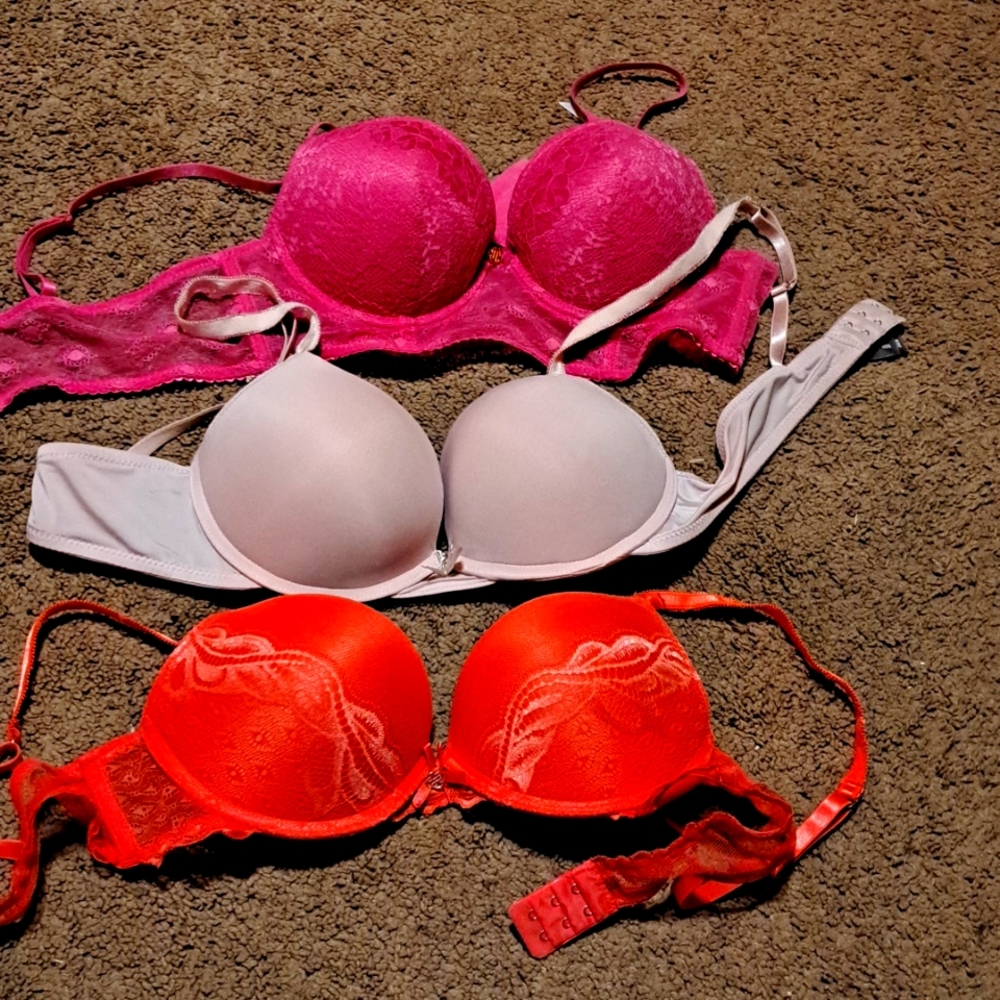 3 Daisy fuentes 36B bras